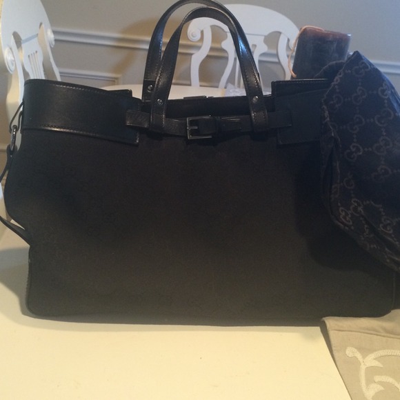 Authentic Gucci tote. Dust bag included