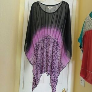 BUNDLE @alaina top with mac eyeshadows.