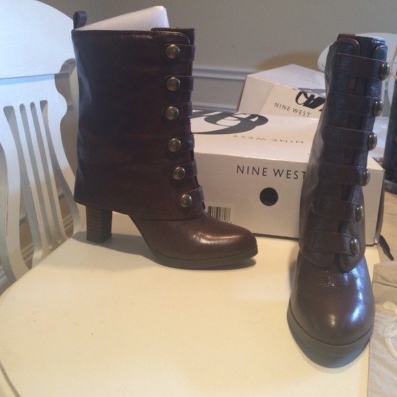 FALL SALE!!! NEVER WORN MILITARY STYLE SHORT BOOT