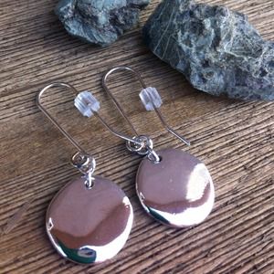 Silver disk pendent earrings