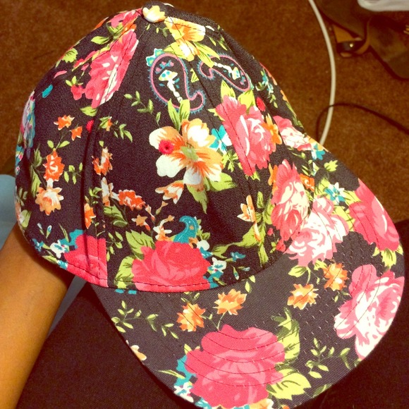 Cute vintage hat! 🌸🌷🌹🌺