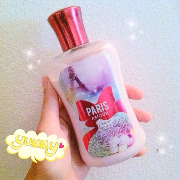 Bath and body works paris amour lotion ✨