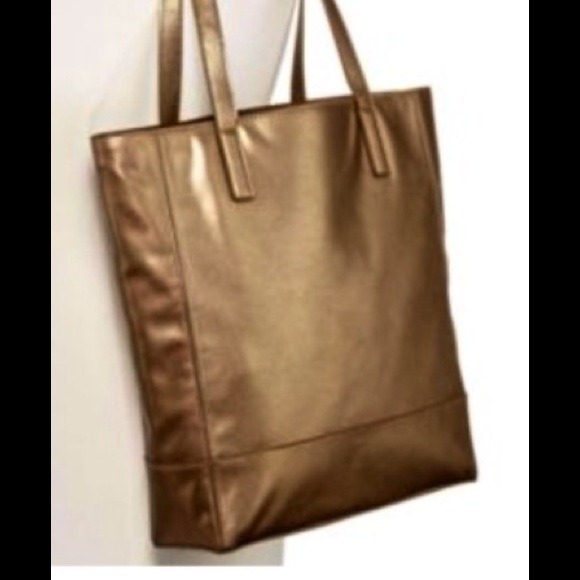 βοΈβοΈLiz Claiborne Tote. Host Pick 7-26-14π - Picture 3 of 3