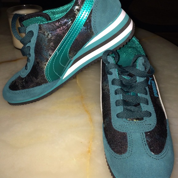NWT Puma walking / running shoes