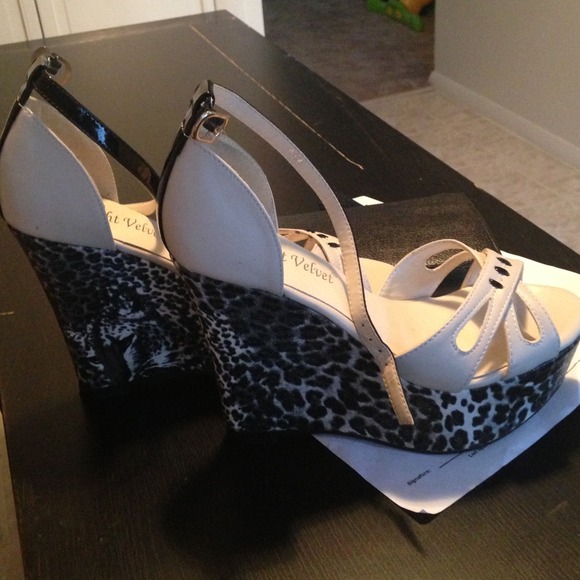 Wedges with leopard print at bottom