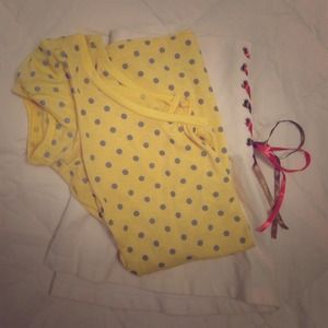 Yellow and gray fitted T-shirt and white skirt BDL