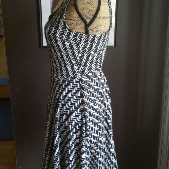*sold in bundle* Black/white dress - Picture 2 of 4