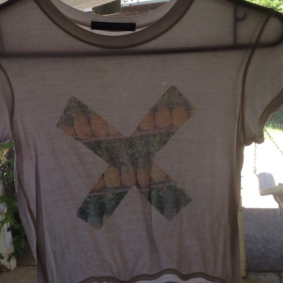 Brandy Melville modal pineapple x crop top
