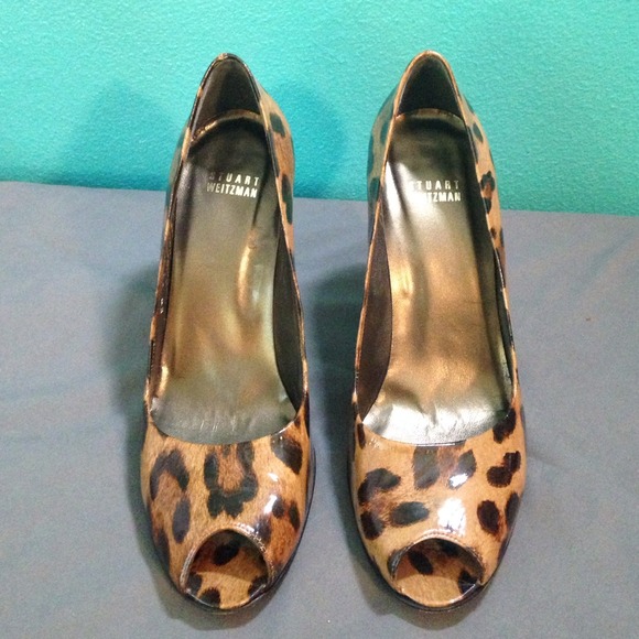 🚫SOLD LOCALLY🚫 Stuart Weitzman Peep Toe Patent - Picture 2 of 4