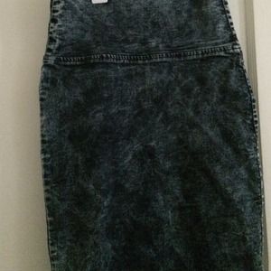 Stonewashed, high wasted skirt