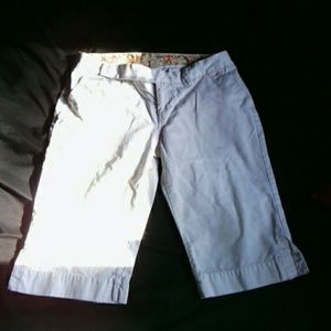 White Old Navy capri's