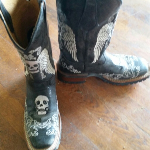 Black Johnny Ringo boots! Super cute!