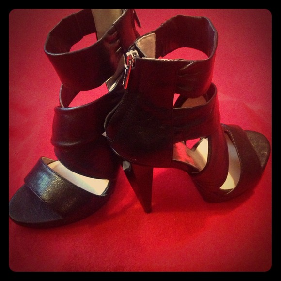 HOLD--Michael Kors "Jennings" zip back sandals