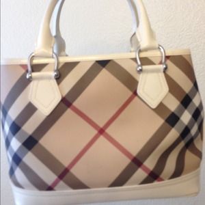 💖SALE💖Authentic Burberry Nova Check Handbag!🎀
