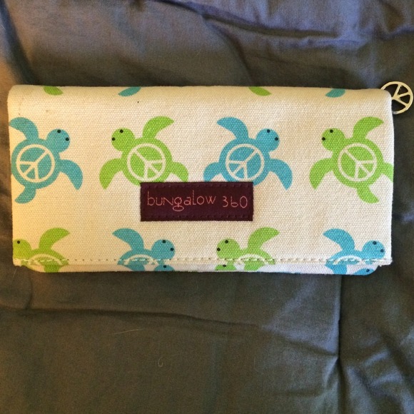 Turtle & peace sign wallet
