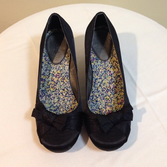 Mudd Black heels - size 7 1/2