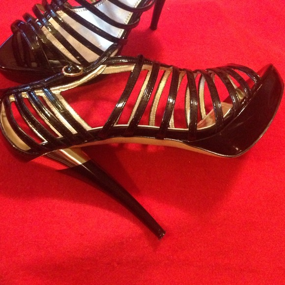 💃HP 7/12💃 Bebe black and gold heels - Picture 2 of 3