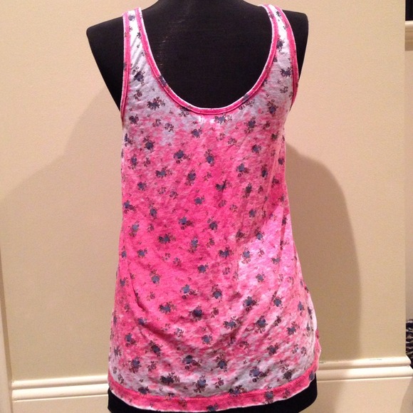 Faded red tank top with a floral pattern - Picture 2 of 4
