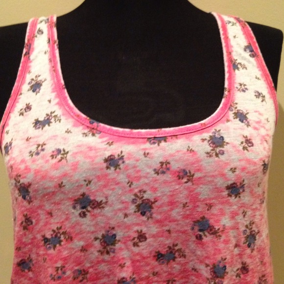 Faded red tank top with a floral pattern - Picture 3 of 4