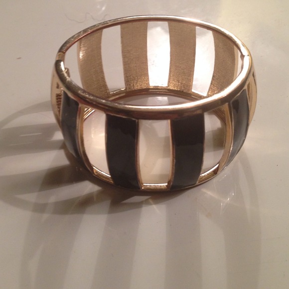 Jewelry - Picture 2 of 3