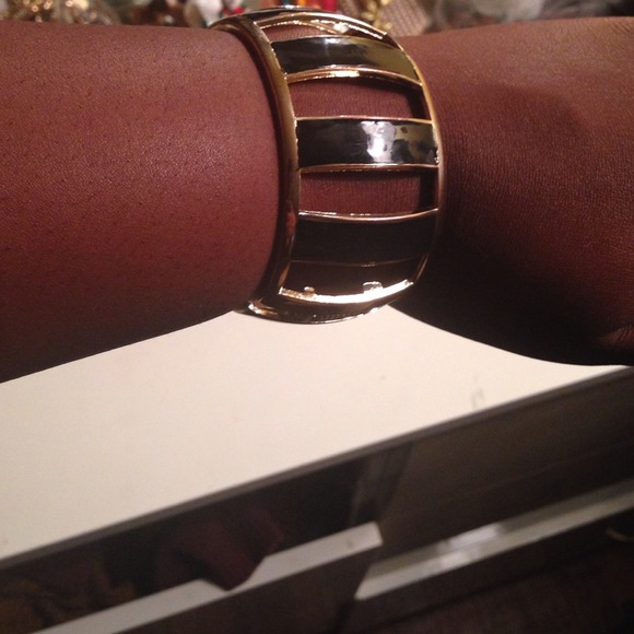 Jewelry - Picture 3 of 3