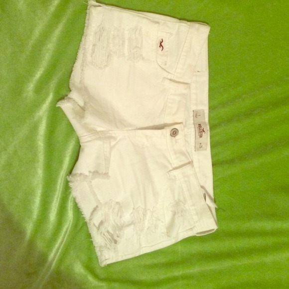Brand new never worn , white shorts 😍