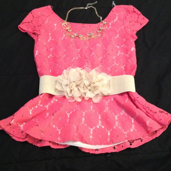 *** Coral Lace Peplum XS Top with Zip Back