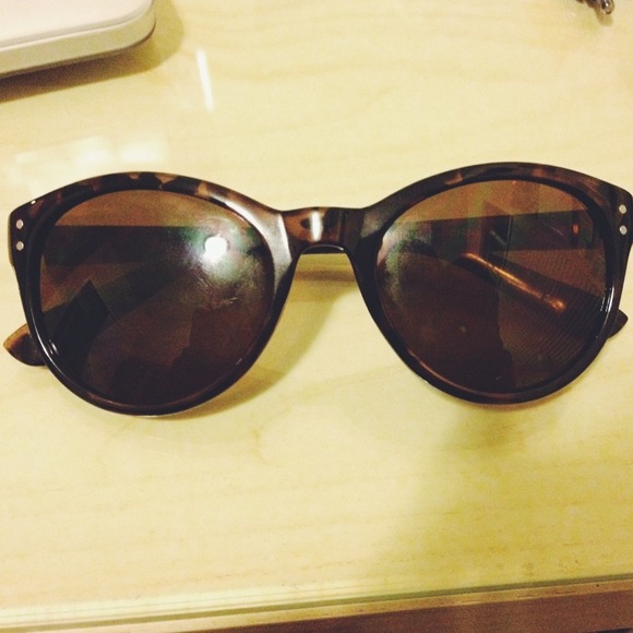 AE Slight CatEye Sunnies