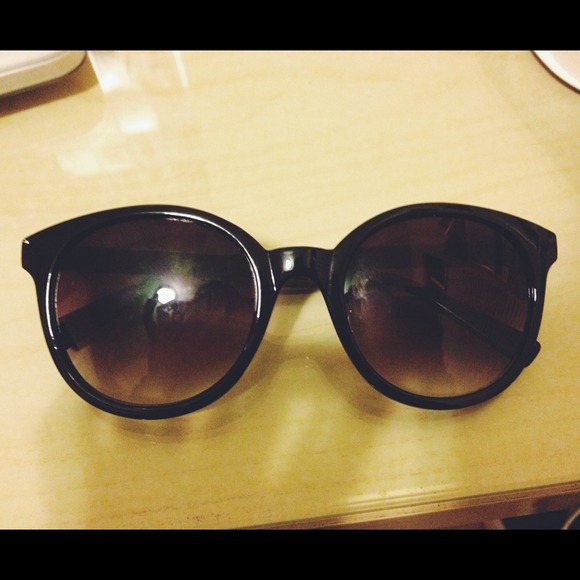 Black Classic Sunnies