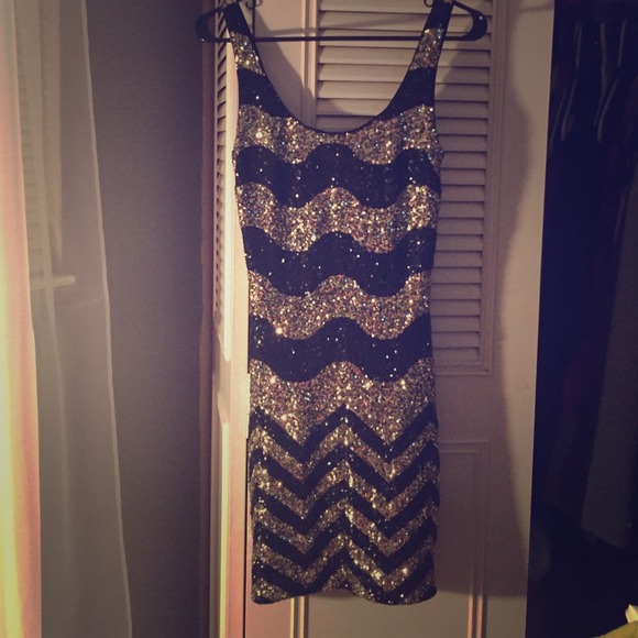 Bebe sequin gold and black mini 💋