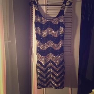 Bebe sequin gold and black mini 💋