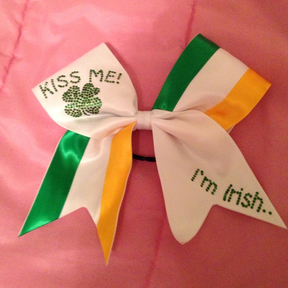 "Kiss me I'm Irish cheer bow"