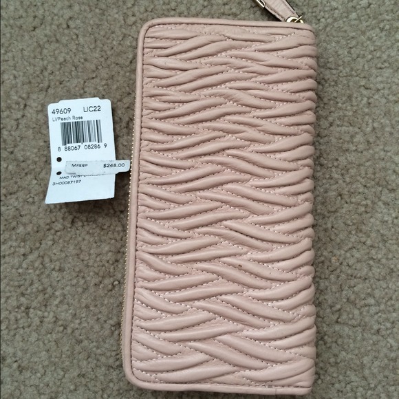 Nfs👏Authentic coach zippy wallet in peach - Picture 2 of 4