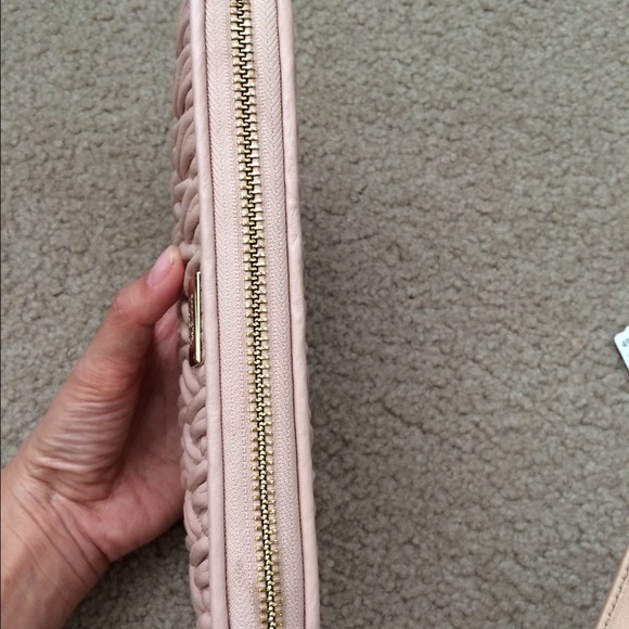Nfs👏Authentic coach zippy wallet in peach - Picture 4 of 4