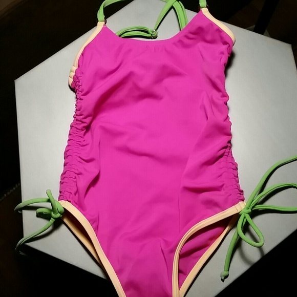 Girls 8 one piece swim suit