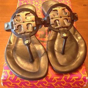 Tory Burch black and gold sandals 💕