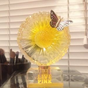 Live Pink perfume