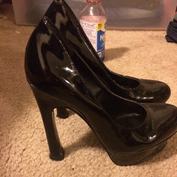 black high heels - Picture 1 of 2