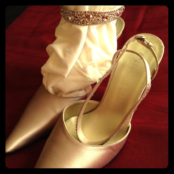 Anne Klein Shoes Stilettos, 7, Med Satin