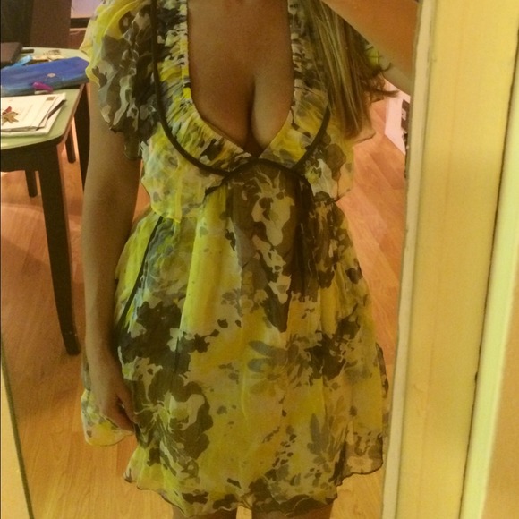 Sexy floral summer dress!