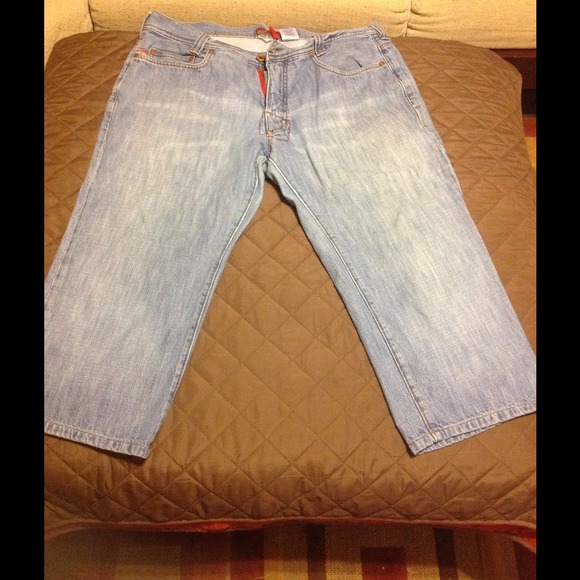 Jean Capris w/red threading on Pockets