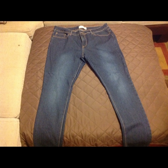 Dark blue skinny jeans*** Reserved***