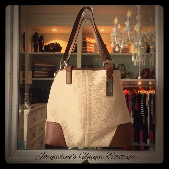 💰SOLD💰COACH Hadley  Leather Silver Hardware Tote