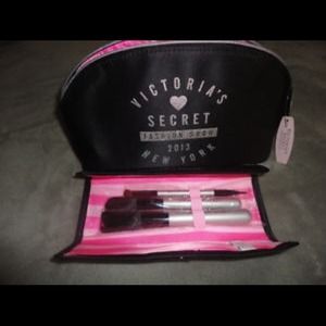 Vs 2013 fashion show make up bag and brushes