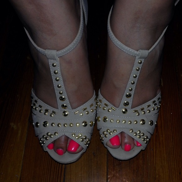 Studded wedges