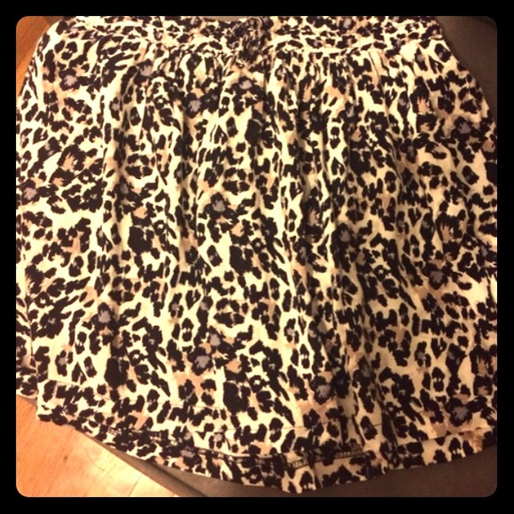 Leopard print high waisted skirt