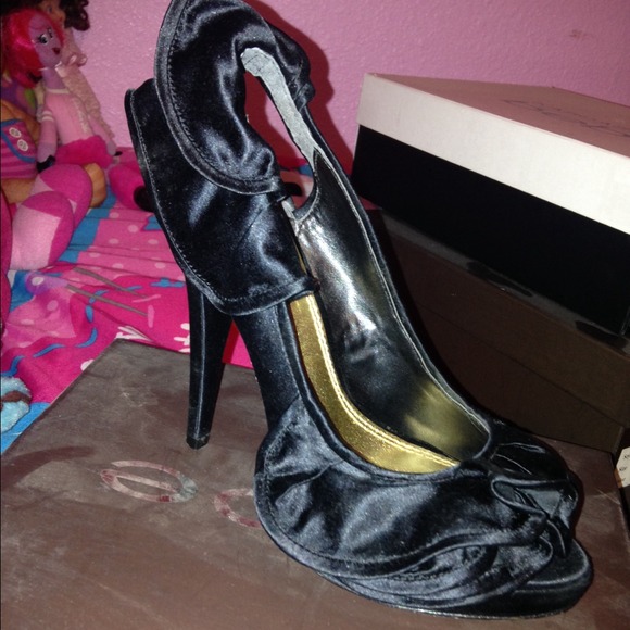 BeBe heels