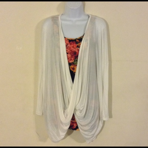💥Nasty Gal Turn It Loose Ivory Twist Front Top - Picture 4 of 4