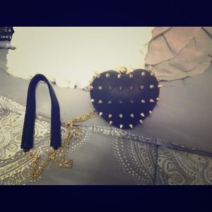🌸HOLD Gold Stud Black Heart Bag