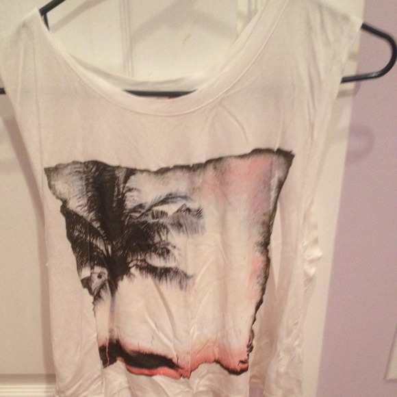 T shirt - Picture 2 of 3